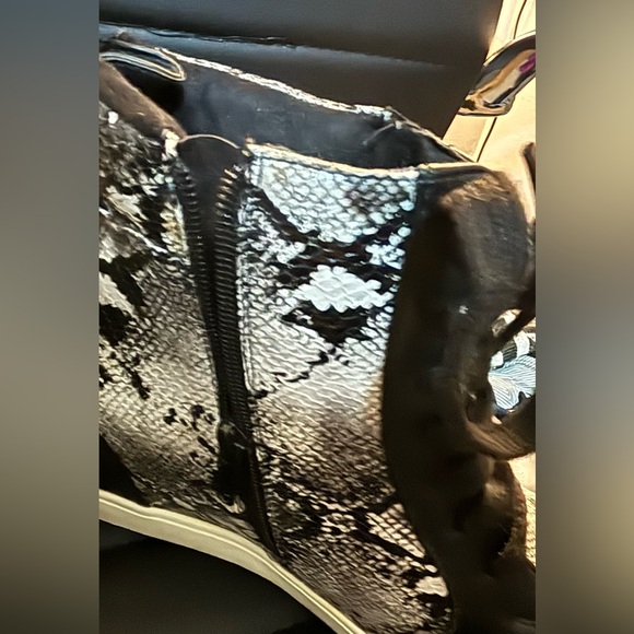 Torrid NWOB Sexy Python Faux Snake Print. Invisible wedge. Size 7 1/2 - Picture 9 of 9